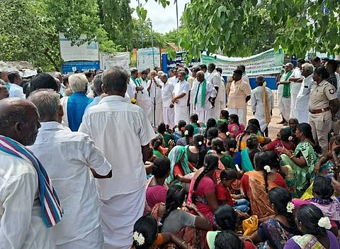 திருவாடானை தாலுகா அலுவலகம் முன்பாக வியாழக்கிழமை முற்றுகை போராட்டம்