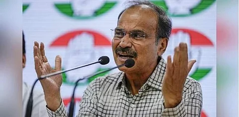 ஹெல்மட் அணியாமல் பைக் ஓட்டிய காங்கிரஸ் தலைவர் ஆதிர் ரஞ்சன் சௌத்ரி(விடியோ)