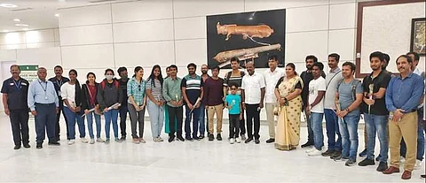 இஸ்ரேலில் இருந்து 49 போ் தமிழகம் வருகை