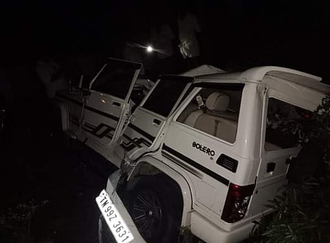 கோவை அருகே கார் மீது லாரி மோதல்: 3 பேர் பலி