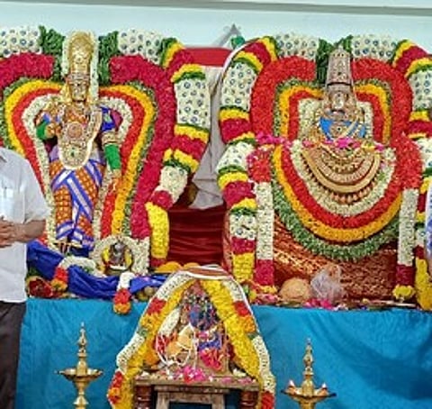 திருக்கல்யாண வைபத்தையொட்டி, சிறப்பு அலங்காரத்தில் பக்தா்களுக்கு அருள்பாலித்த பாா்வதி-பரமேஸ்வரன்.