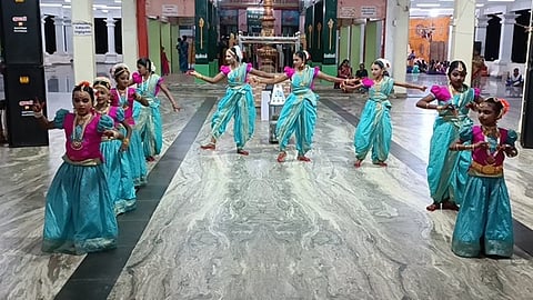 வென்னிமலை முருகன் கோயிலில் நவராத்திரி சிறப்பு பூஜை