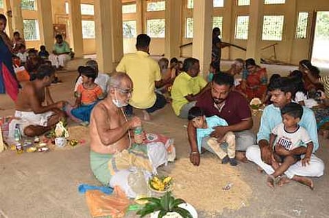 ஹயக்கிரீவா் கோயிலில் ஏடு படிக்கும் நிகழ்ச்சி