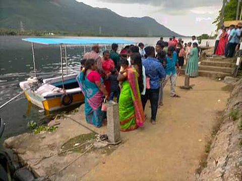 தொடா் விடுமுறை: பூலாம்பட்டி கதவணை பகுதியில்திரண்ட சுற்றுலாப் பயணிகள்