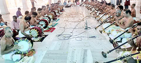 இசைக் கலைஞா்கள் நடத்திய இன்னிசைக் கச்சேரி. ~மகா பெரியவா் அதிஷ்டானத்தில் நடைபெற்ற சிறப்பு அலங்காரம்.