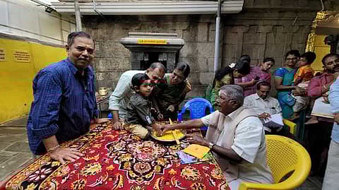 விஜயதசமி: கோயில்களில் குழந்தைகளுக்கு வித்யாரம்பம்