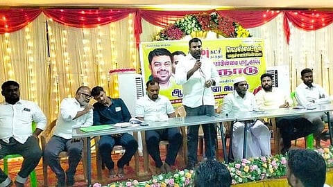 மேலப்பாளையத்தில் எஸ்டிபிஐ வாக்குச்சாவடி முகவா்கள் கூட்டம்