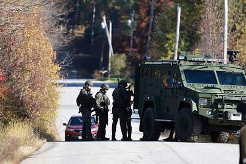 அமெரிக்க துப்பாக்கிச்சூடு: 2-ஆவது நாளாக போலீஸாா் தேடுதல் வேட்டை