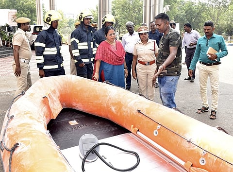 அரியலூா் தீயணைப்புத் துறைக்கு ரப்பா் படகு