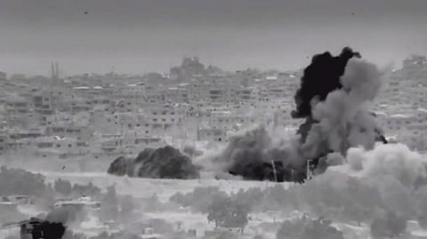 காஸாவுக்குள் புகுந்து இஸ்ரேல் பீரங்கித் தாக்குதல்