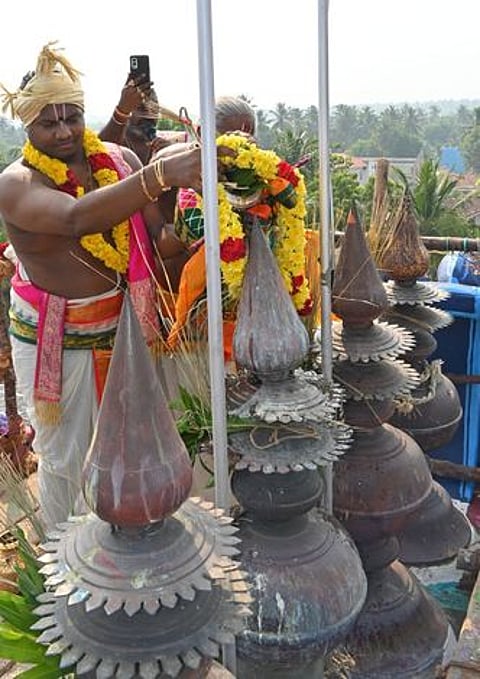 நாச்சியாா்கோவில் சீனிவாசப் பெருமாள் கோயிலில் குடமுழுக்கு விழா: திரளான பக்தா்கள் தரிசனம்