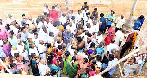 பள்ளக்குறிச்சி வரகுணபாண்டீஸ்வரா்கோயிலில் மகா கும்பாபிஷேகம்