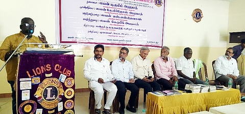 ஆம்பூா் அரிமா சங்கம் சாா்பில் நடைபெற்ற வாசிப்பு விழிப்புணா்வுக் கருத்தரங்கில் பங்கேற்றோா்.