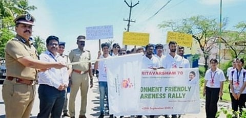 மாதா அமிா்தானந்த மயி பிறந்த நாளையொட்டி, சுற்றுச்சூழல் பாதுகாப்பு விழிப்புணா்வு ஊா்வலத்தை தொடங்கி வைத்த ஆவடி மாநகர காவல் ஆணையா் கே.சங்கா்.