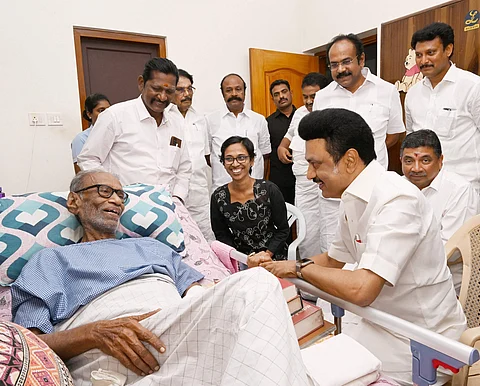 பழ.நெடுமாறனிடம் நேரில் நலம்விசாரித்த முதல்வர் ஸ்டாலின்