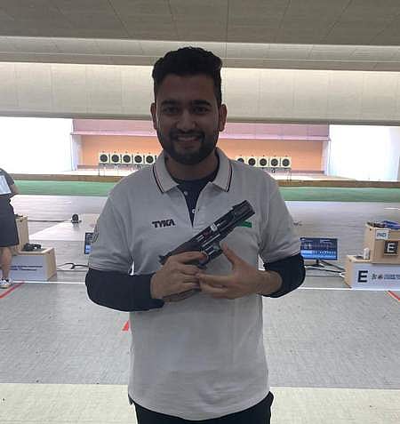 ஆசிய துப்பாக்கி சுடுதல்: அனீஷுக்கு வெண்கலம்