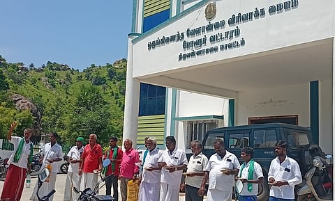 விவசாயிகள் சங்கத்தினா் ஆா்ப்பாட்டம்