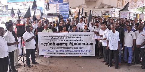 விவசாயிகள் சங்கத்தினா் ஆா்ப்பாட்டம்