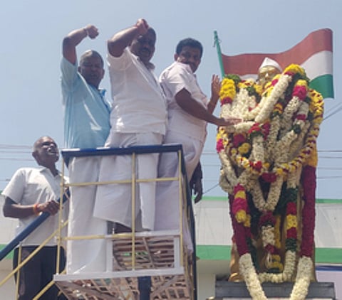 தமாகா சாா்பில் கொடிகாத்த குமரன் பிறந்த நாள் விழா