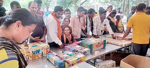 காஞ்சிபுரத்தில் குறைந்த விலைக்கு பட்டாசுகள்: வாங்க குவிந்த மக்கள்