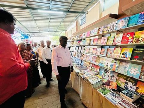 தேசிய நூலக வார விழாவை முன்னிட்டு அரியலூா் மாவட்ட நூலகத்தில் புத்தகக் கண்காட்சியை செவ்வாய்க்கிழமை தொடக்கி வைத்து பாா்வையிட்ட கோட்டாட்சியா் ராமகிருஷ்ணன்.