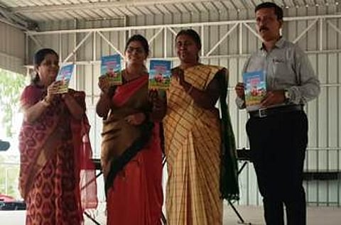 நூல் வெளியீட்டு விழாவில் பங்கேற்றோா்.