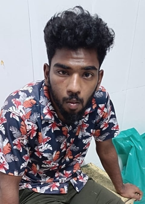 சாலை விபத்தில் காா் ஓட்டுநா் உயிரிழப்பு