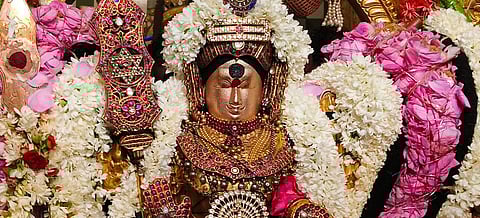 வியர்வை ததும்பும் சிங்காரவேலவர்.