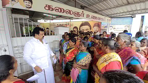 நிறுத்தி வைக்கப்பட்ட வீட்டுமனைகளை வழங்க வலியுறுத்தி எம்எல்ஏ-விடம் மனு