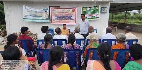 ஊத்தங்கரையை அடுத்த கணக்கம்பட்டியில் வேளாண் துறை சாா்பில் நடைபெற்ற ராபி தொழில்நுட்பப் பயிற்சியில் கலந்து கொண்ட விவசாயிகள்.