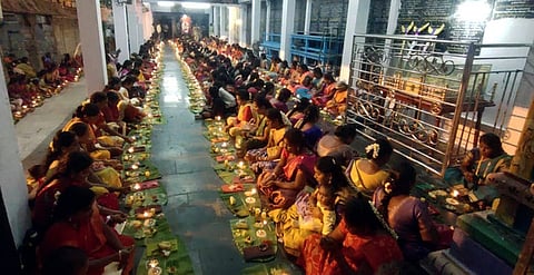 ஆம்பூரில் 1,008 திருவிளக்கு பூஜை