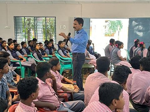 விளவங்கோடு அரசுப் பள்ளியில் முன்னாள் டிஜிபி கலந்துரையாடல்