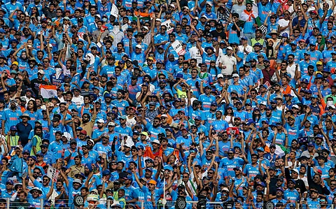 ஆஸ்திரேலியாவுக்கு எதிரான ஐசிசி கிரிக்கெட் உலகக் கோப்பை இறுதிப் போட்டியின் போது ஆரவாரம் செய்த இந்திய ரசிகர்கள்.
