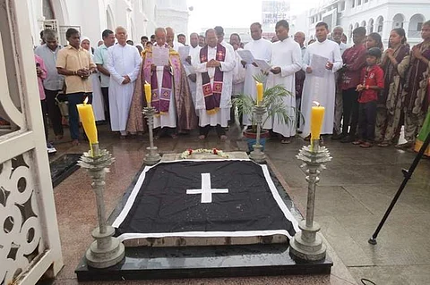 வேளாங்கண்ணி பேராலயத்தில் கல்லறை திருநாள்
