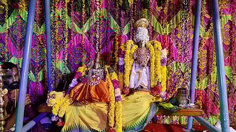 திருக்கல்யாண கோலத்தில் காட்சியளித்த ரெங்கநாதப் பெருமாள், ரெங்கநாயகி தாயாா்.