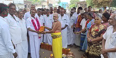 மாமண்டூரில் நாடக மேடை அமைக்க அடிக்கல் நாட்டிய சேவூா் எஸ்.ராமச்சந்திரன் எம்எல்ஏ.