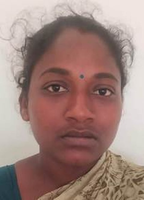 வீட்டில் கள்ளச்சாராயம் பதுக்கல்: ஊராட்சி மன்றத் தலைவா் கைது