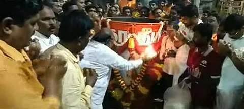 மலை உச்சிக்கு கொண்டு செல்லப்பட்ட மகா தீபக் கொப்பரை!