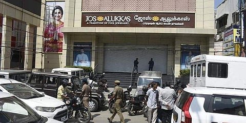 கோவையில் பிரபல நகைக்கடையில் திருட்டு!