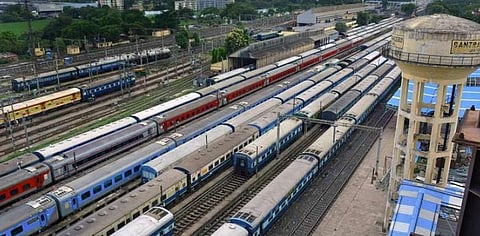 இணைய வாயிலாக ரூ.53 ஆயிரம் கோடி வருவாய் ஈட்டிய ரயில்வே துறை!