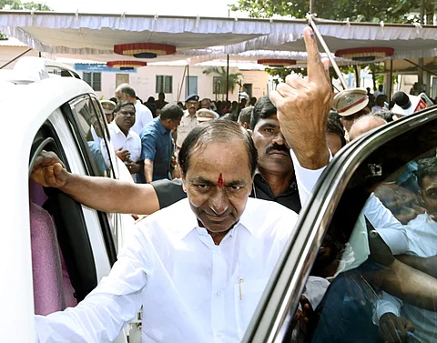 தெலங்கானா பேரவைத் தேர்தலில் முதல்வர் சந்திரசேகர் ராவ் வாக்களித்தார்.