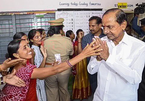 பிஆர்எஸ் கட்சித் தலைவர் கே. சந்திரசேகர் ராவ் வாக்குப் பதிவின்போது...