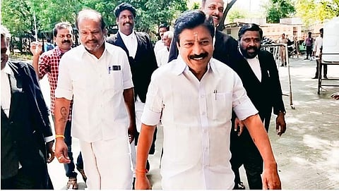 விழுப்புரம் நீதிமன்றத்தில் சி.வி.சண்முகம் ஆஜர்