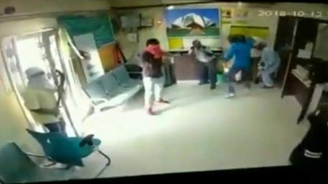 மணிப்பூரில் துப்பாக்கி முனையில் வங்கியில் ரூ.18 கோடி கொள்ளை!