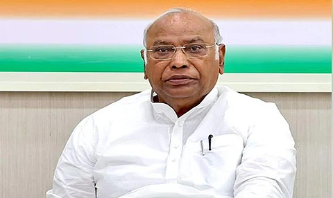 ஒவ்வொரு நாளும் 158 தலித் மக்கள் தாக்கப்படுகிறார்கள்: மல்லிகார்ஜுன கார்கே