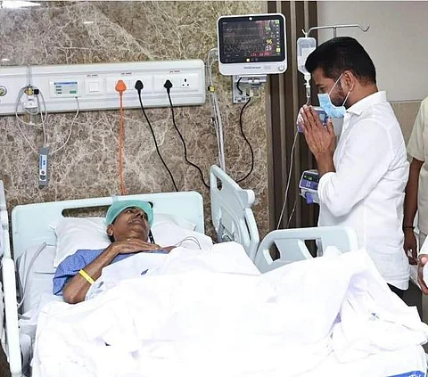 சந்திரசேகர ராவிடம் நேரில் சென்று நலம்விசாரித்த தெலங்கானா முதல்வர்