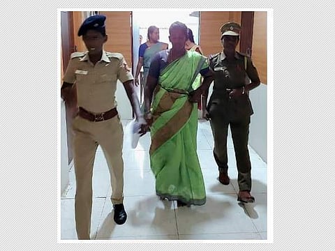 காஞ்சிபுரம் ஆட்சியரகத்தில் பெண் தீ குளிக்க முயற்சி