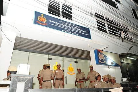 மதுரையில் லஞ்ச ஒழிப்பு சோதனை நடைபெறும் அமலாக்கப்பிரிவு அலுவலகம்.