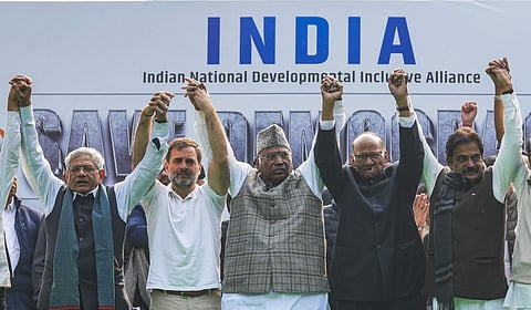 தில்லி ஜந்தர் மந்தரில் நடைபெற்ற போராட்டத்தில் ராகுல் காந்தி மற்றும் இந்தியா கூட்டணி தலைவர்கள் | PTI