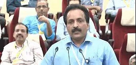 2040-க்குள் இந்திய விண்வெளி வீரரை நிலவுக்கு அனுப்ப திட்டம்: இஸ்ரோ தலைவா்